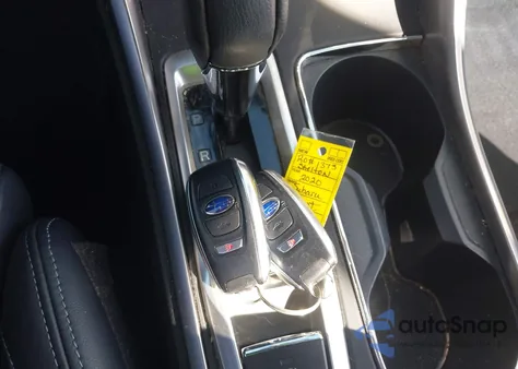 2020 Subaru Ascent Limited z USA, uszkodzony, nr VIN 4S4WMAPD4L3457387